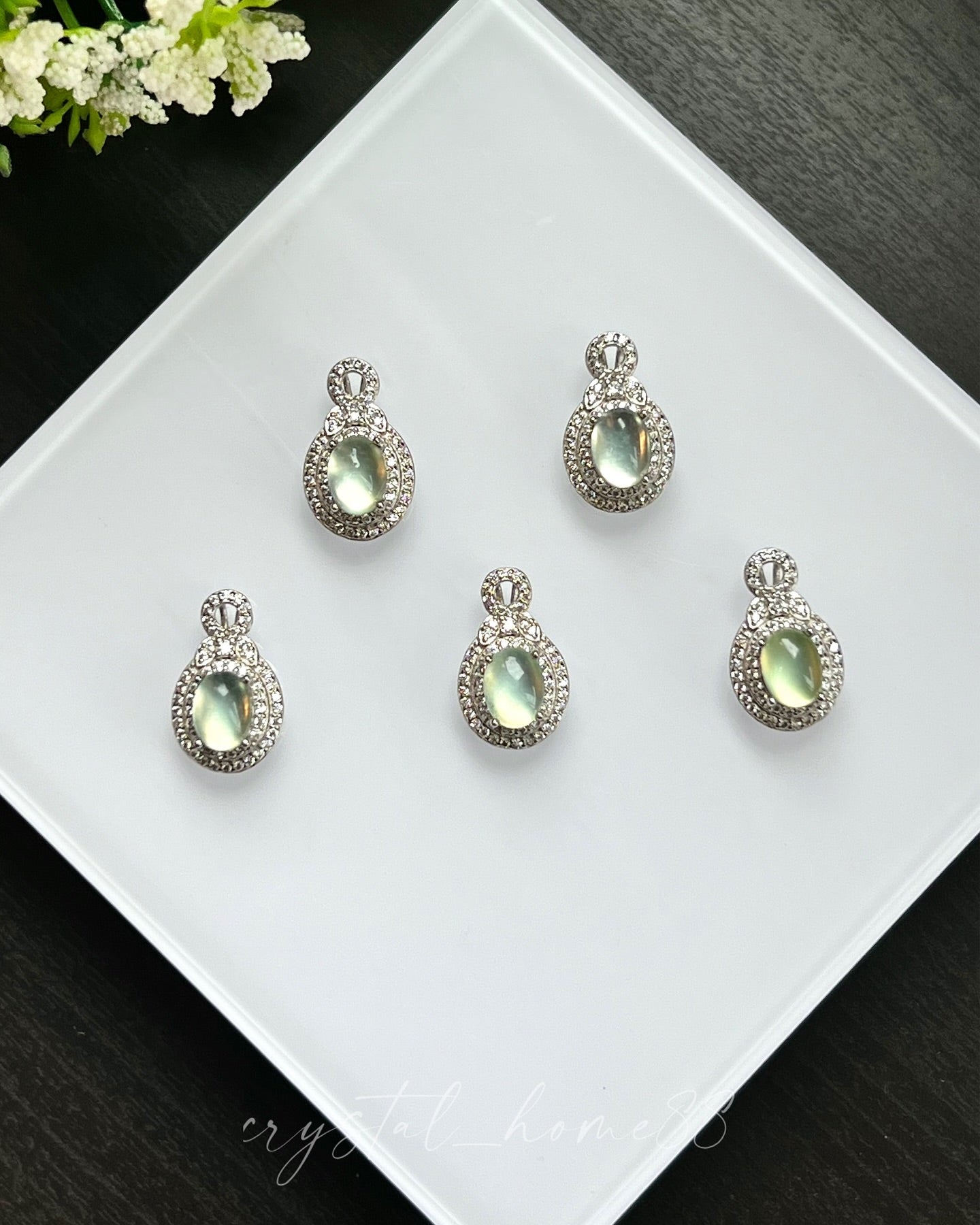 高品质 · 葡萄石吊坠 Prehnite(P59)